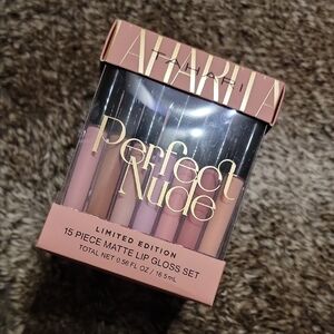 NWT Tahari Limited Edition 15 Piece Nude Lip Gloss Set